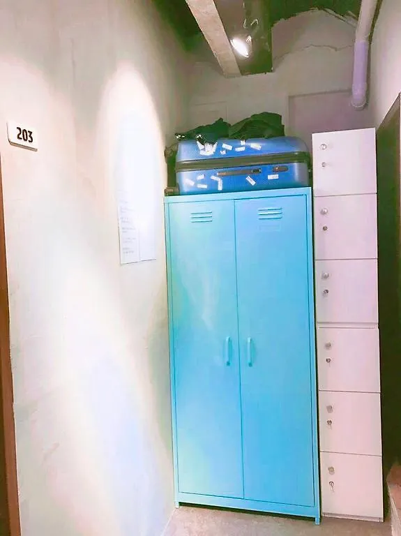 Check And Out Guesthouse & Pub Busan