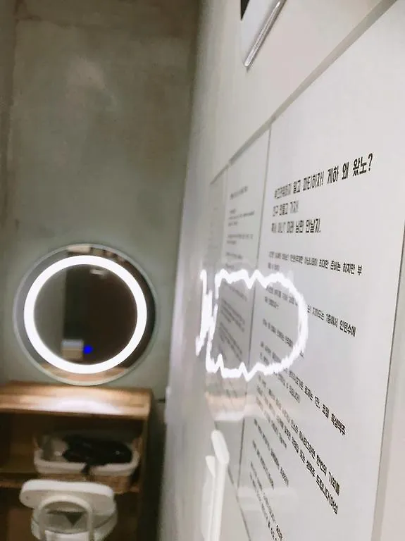 Hostel Check And Out Guesthouse & Pub Busan