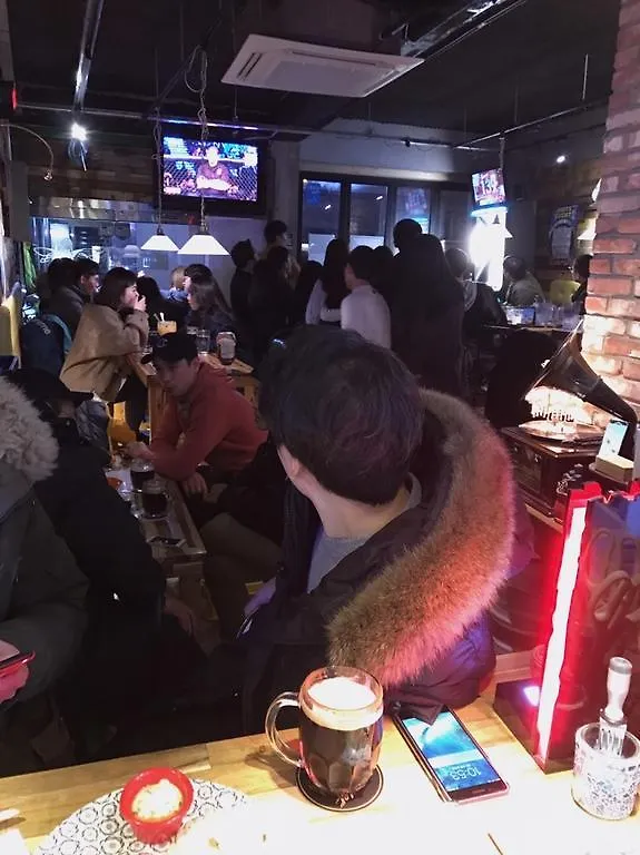 Check And Out Guesthouse & Pub Busan