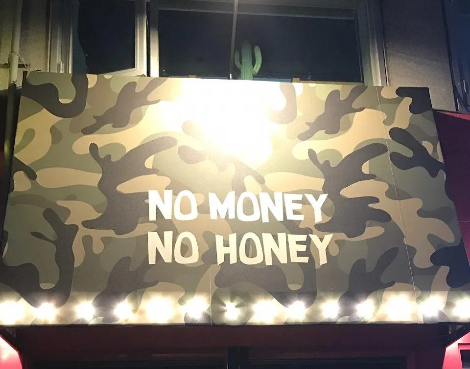 Hostel Check And Out Guesthouse & Pub Busan