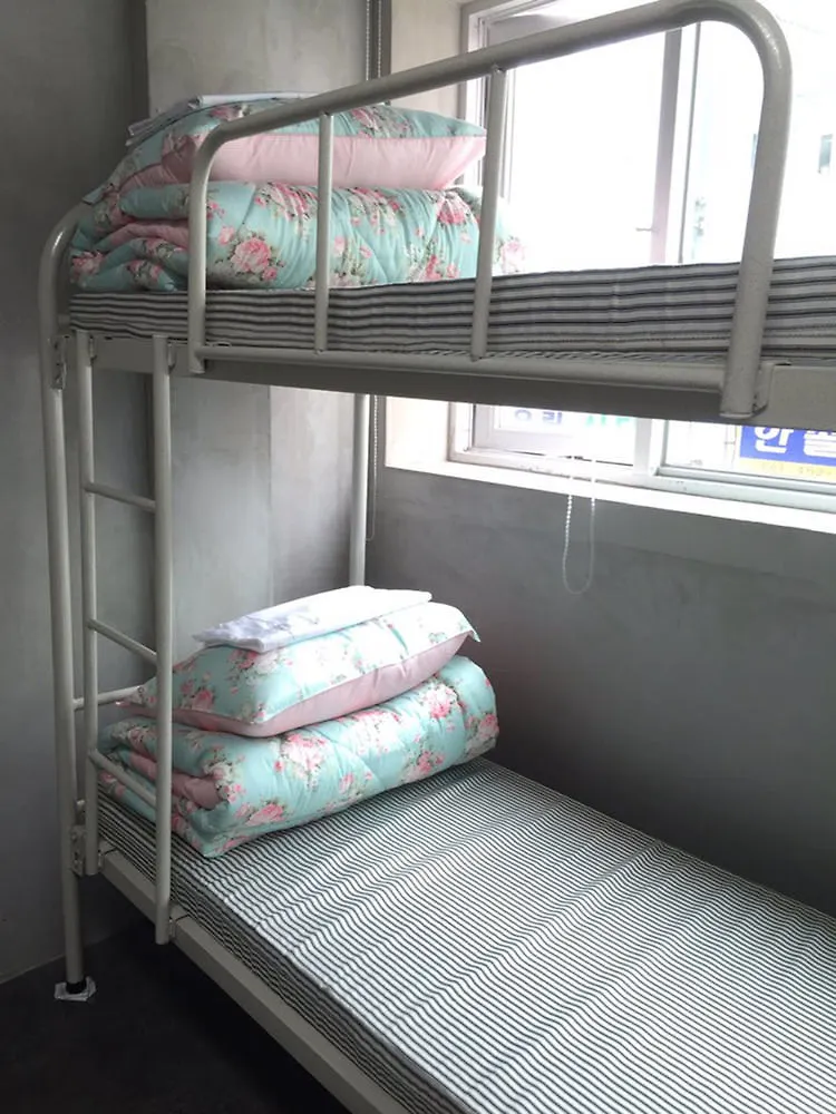 Check And Out Guesthouse & Pub Busan Hostel