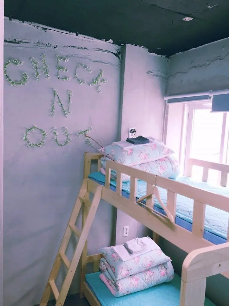 Check And Out Guesthouse & Pub Busan Hostel